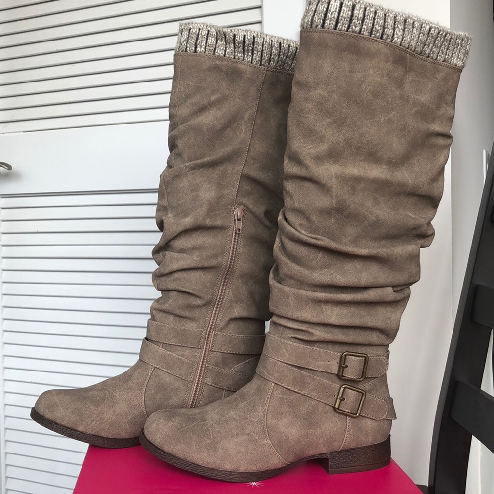 PRICE FIRM Taupe Knee-high Boots with Sweater-Top